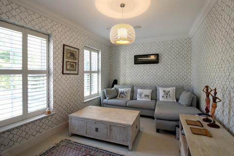 6 Callingham Place, Beaconsfield, HP9 2BT