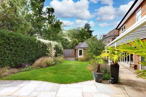 6 Callingham Place, Beaconsfield, HP9 2BT