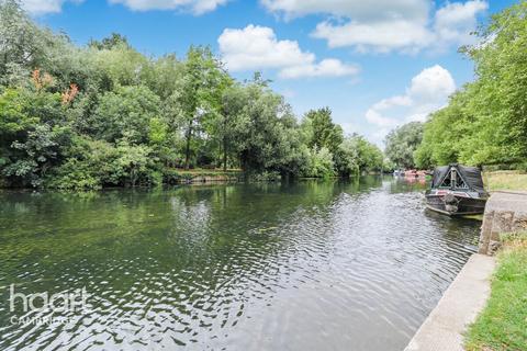15 Grebe Court, Cambridge, CB5 8FR
