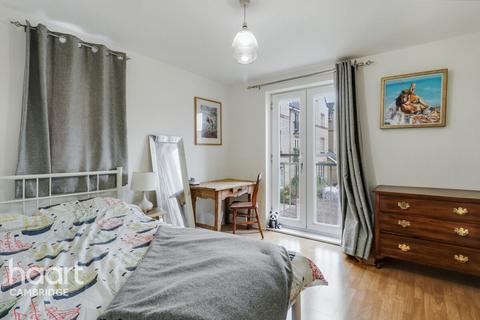 15 Grebe Court, Cambridge, CB5 8FR