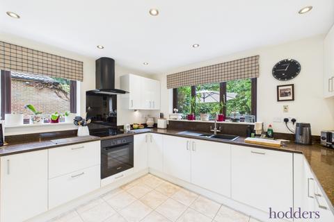8 Beech Hall, Ottershaw, Chertsey, KT16 0QH