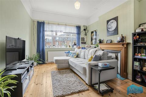 Queens Avenue, London, N10
