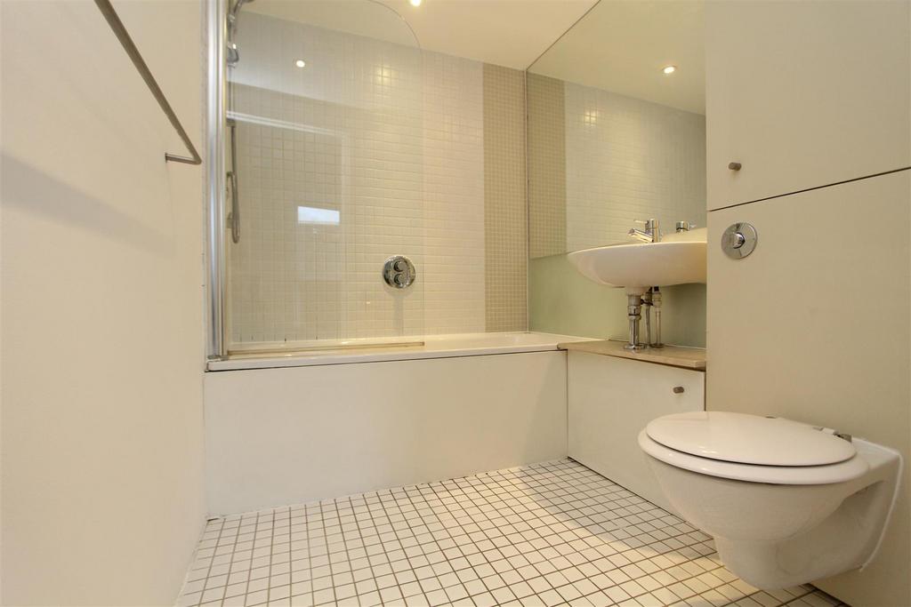 Ensuite.JPG