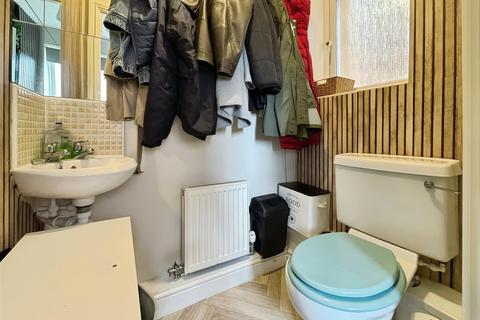7 Cameron Grove, Eccleshill, Bradford, BD2 3DG