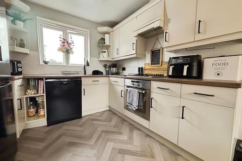 7 Cameron Grove, Eccleshill, Bradford, BD2 3DG
