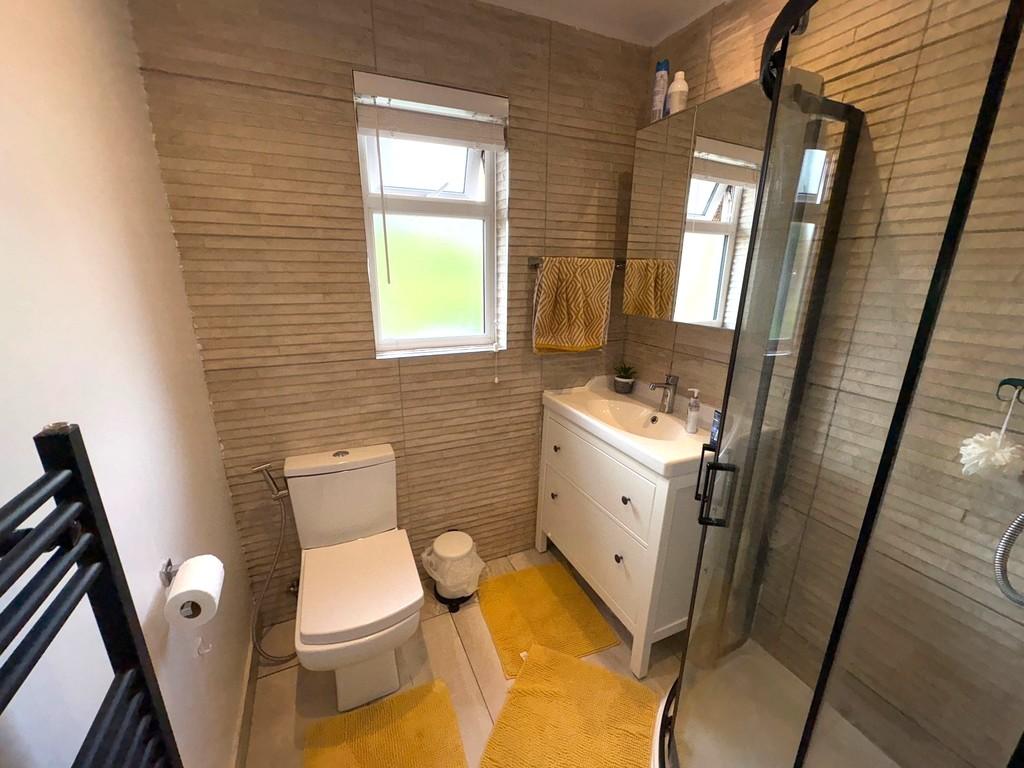 90 Welbeck Road Bathroom