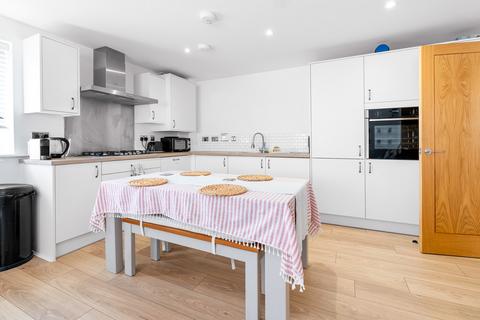 undefined, Clos Y Gadwyn, Cardiff
