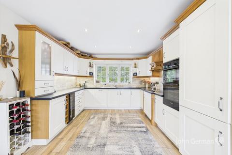 undefined, The Green, Austrey