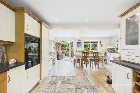 4 bedroom detached house for sale, The Green, Austrey