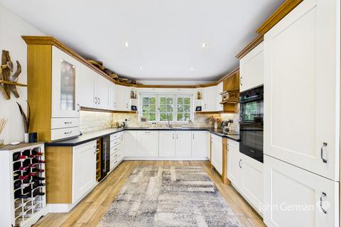 4 bedroom detached house for sale, The Green, Austrey