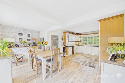 4 bedroom detached house for sale, The Green, Austrey