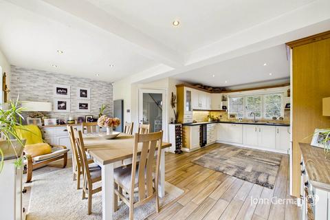 4 bedroom detached house for sale, The Green, Austrey