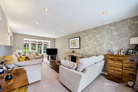 4 bedroom detached house for sale, The Green, Austrey