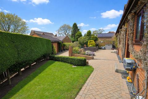 4 bedroom detached house for sale, Bawtry Road, Doncaster DN4