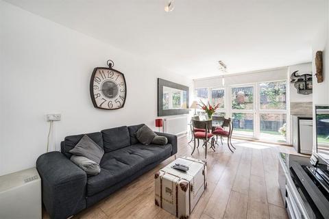 Papworth Way, London SW2