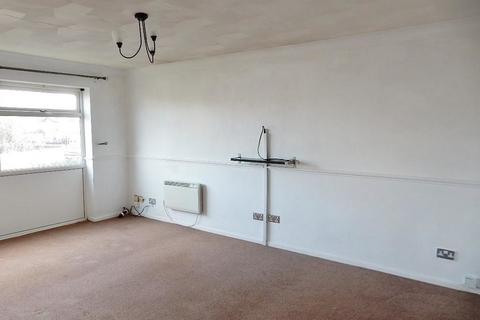 2 bedroom flat to rent, Mawney Court, Havering Road