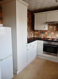 2 bedroom flat to rent, Mawney Court, Havering Road