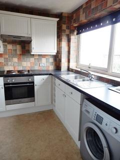 2 bedroom flat to rent, Mawney Court, Havering Road