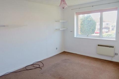 2 bedroom flat to rent, Mawney Court, Havering Road