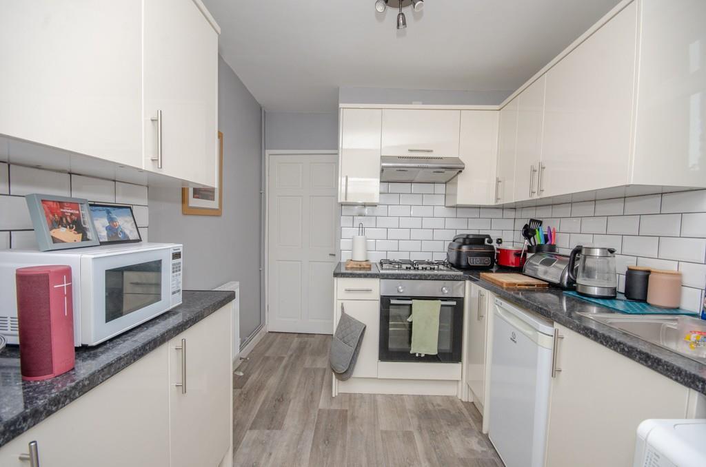Kitchen pic 2.jpg