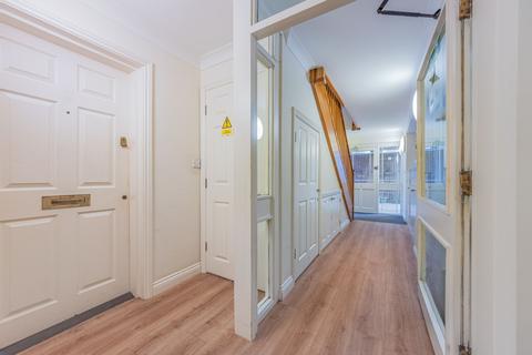 2 bedroom flat to rent, 220 Chase Side, London N14