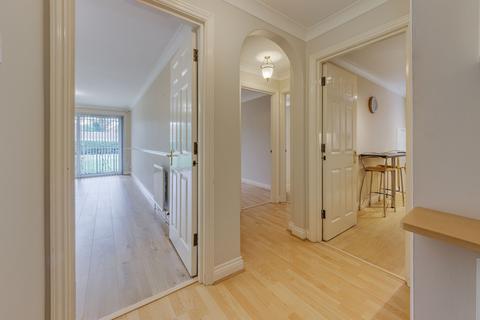 2 bedroom flat to rent, 220 Chase Side, London N14