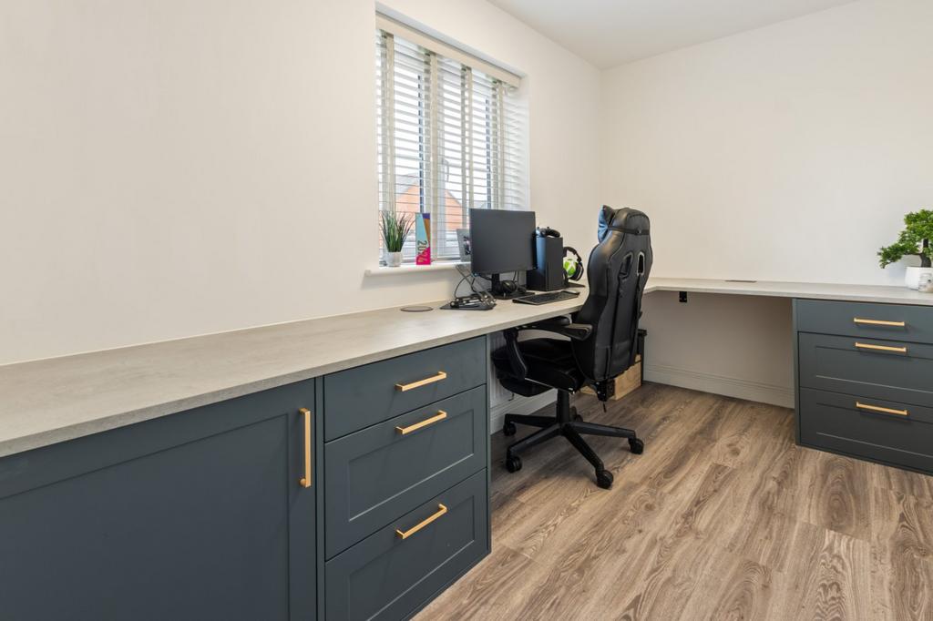 Bedroom 4/Office