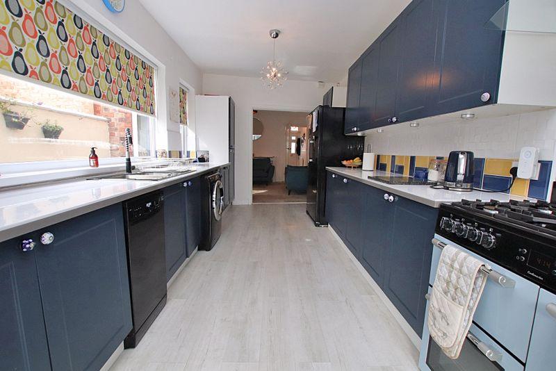Kitchen photo 2