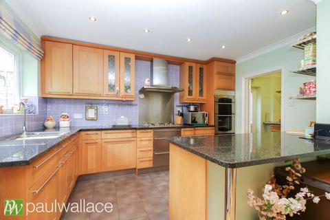 4 bedroom semi-detached house for sale, Rosehill Close, Hoddesdon