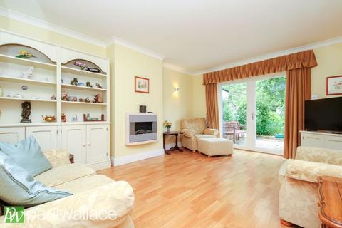 4 bedroom semi-detached house for sale, Rosehill Close, Hoddesdon