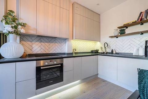 Flat 2, 16 Richborne Terrace, London, SW8 1AU