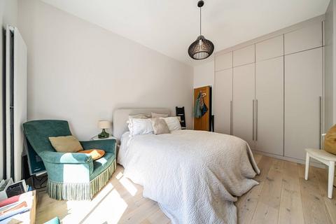 Flat 2, 16 Richborne Terrace, London, SW8 1AU