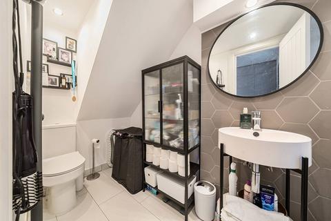 Flat 2, 16 Richborne Terrace, London, SW8 1AU