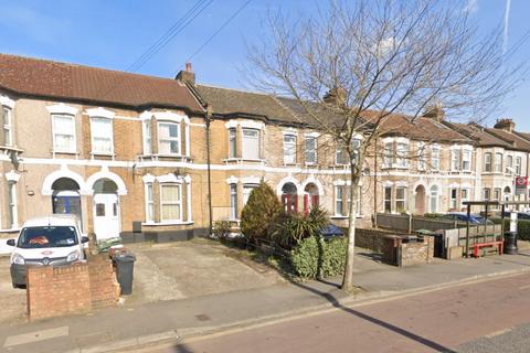 3 bedroom flat to rent, Fairlop Road, London, E11