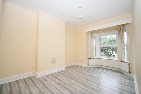 3 bedroom flat to rent, Fairlop Road, London, E11