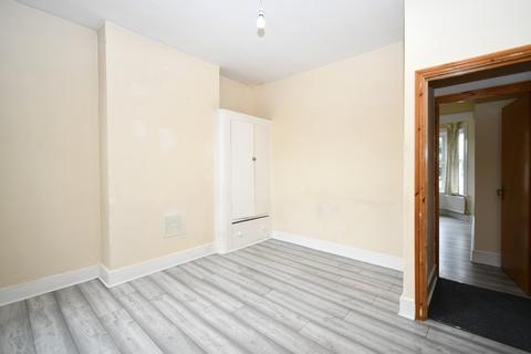 3 bedroom flat to rent, Fairlop Road, London, E11