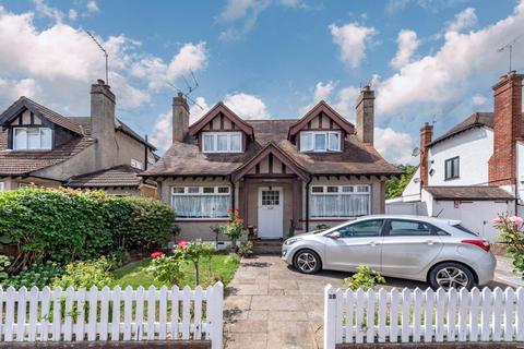 4 bedroom detached house for sale, Connaught Road, New Malden