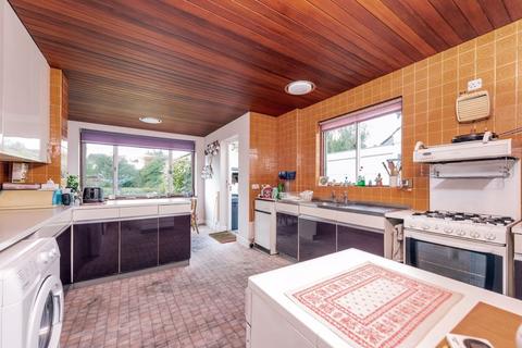 4 bedroom detached house for sale, Connaught Road, New Malden
