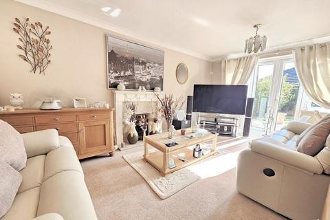 4 bedroom detached house for sale, Fitzroy Drive, Lee-On-The-Solent, PO13