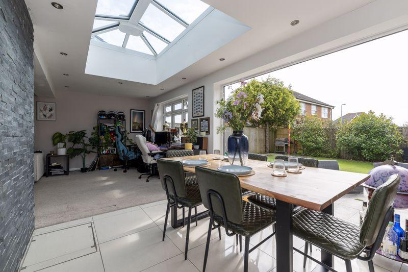Diner/Lounge/Garden