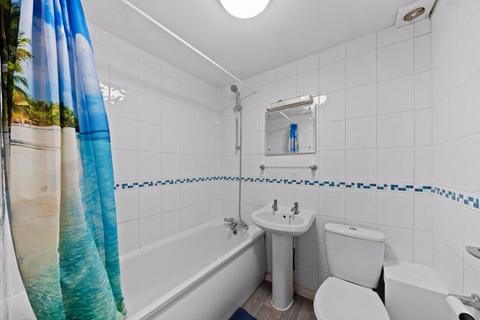 24b Carshalton Grove, Sutton, SM1 4LZ