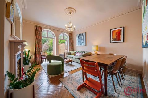 2 bedroom flat for sale, Coolhurst Road, N8