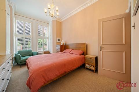 2 bedroom flat for sale, Coolhurst Road, N8