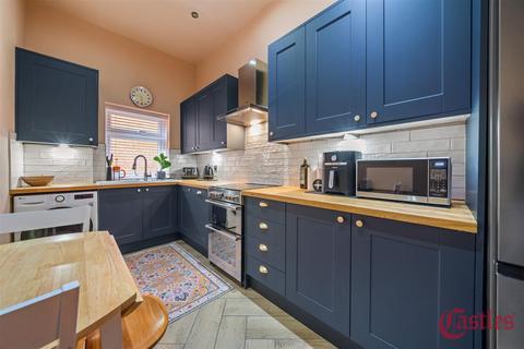 2 bedroom flat for sale, Coolhurst Road, N8
