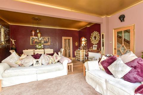33 Furze Road, Worthing, BN13 3BP