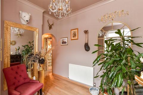 33 Furze Road, Worthing, BN13 3BP
