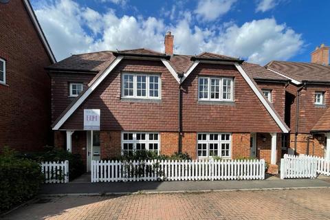 3 bedroom semi-detached house for sale, Heasman Close, Marden, Kent, TN12 9FH