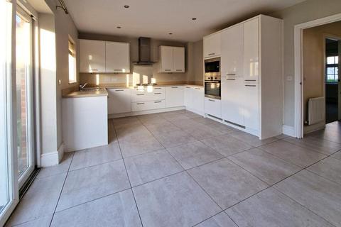 3 bedroom semi-detached house for sale, Heasman Close, Marden, Kent, TN12 9FH