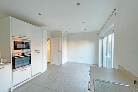 3 bedroom semi-detached house for sale, Heasman Close, Marden, Kent, TN12 9FH