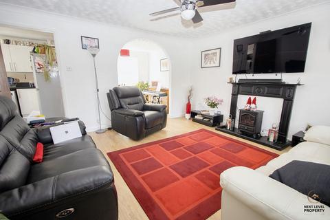 4 bedroom detached house for sale, River Close, Benwick, PE15
